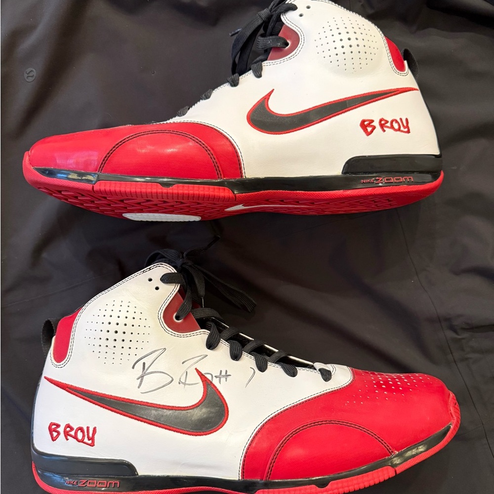 Brandon Roy signed Nike Zoom Basketball Shoes - Size 15.5